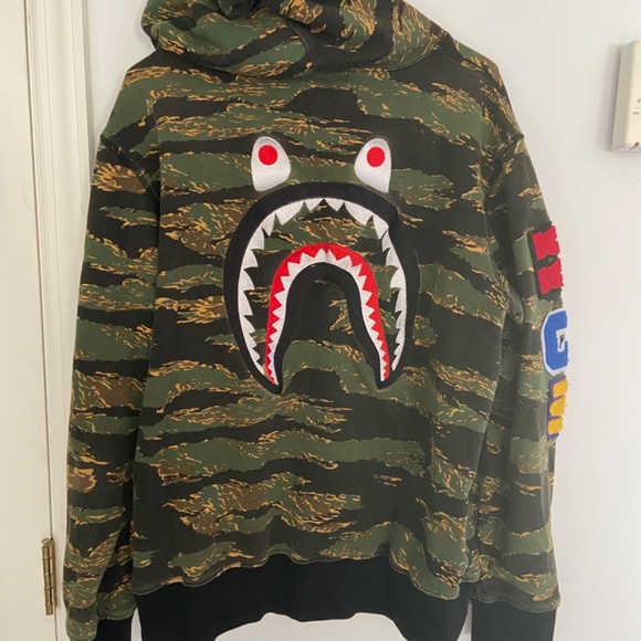 Bape Tiger Camo Shark Hoodie XL - Picture 2 of 9